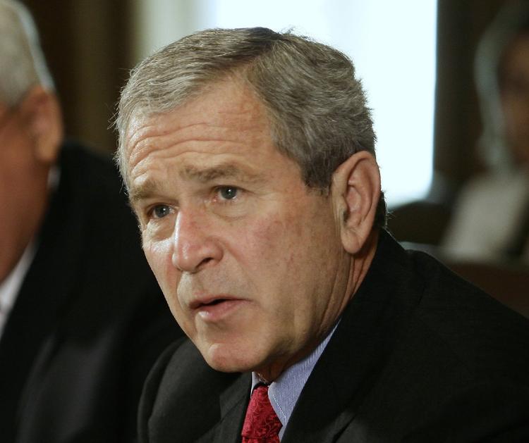 Джордж Буш отбивается от нападок: он не снимался голым в клипе рэпера
