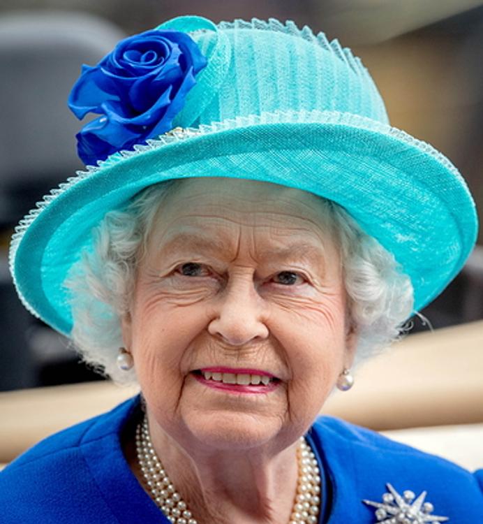 Английская королева шутит, что всё ещё жива