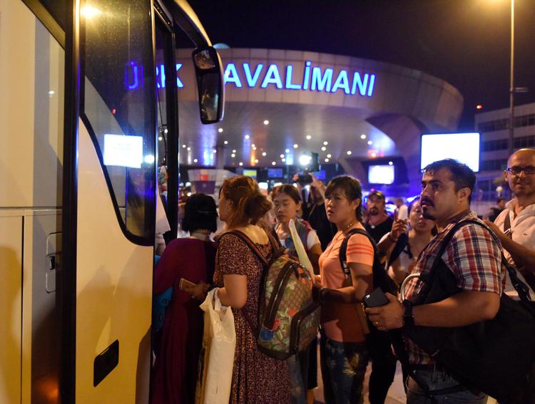 Турецкие власти: среди смертников в аэропорту Стамбула был россиянин