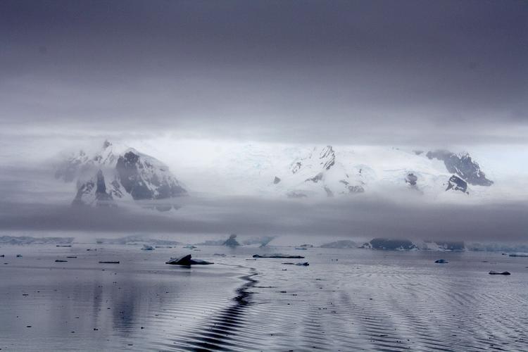 Озоновая дыра над Антарктикой уменьшается