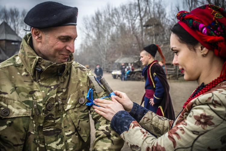 Герольдмейстер: новые украинские военные знаки отличия похожи на знаки нацистов