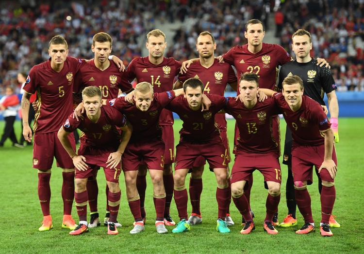 Петиция о роспуске сборной РФ по футболу набрала почти 75 тысяч подписей