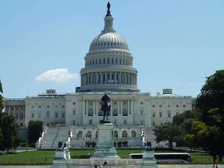 В Капитолии в Вашингтоне замечен подозрительный человек, здание закрыто