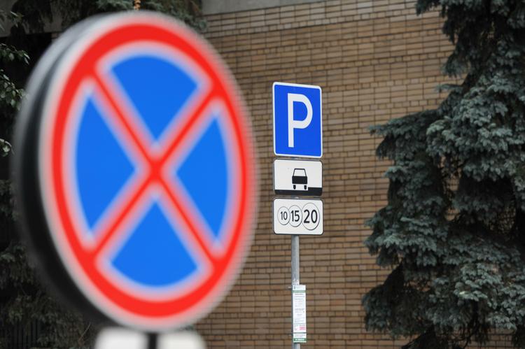 В Москве неплательщиков за парковку будут наказывать девушки на электрокарах