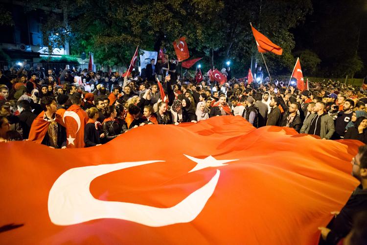 В Стамбуле первая после попытки переворота ночь прошла без происшествий