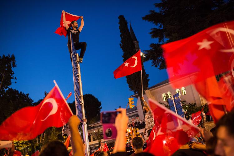 Несколько тысяч турецких полицейских уволены после попытки военного переворота