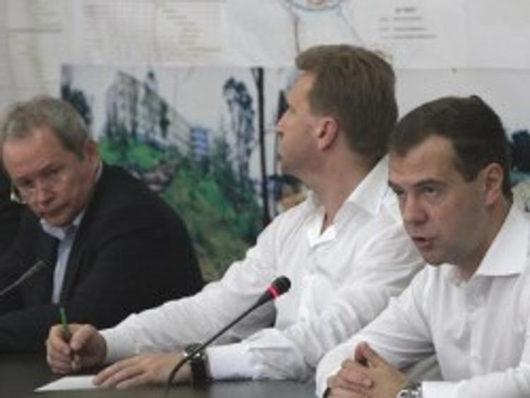У Дмитрия Медведева во Владивостоке был день без галстука