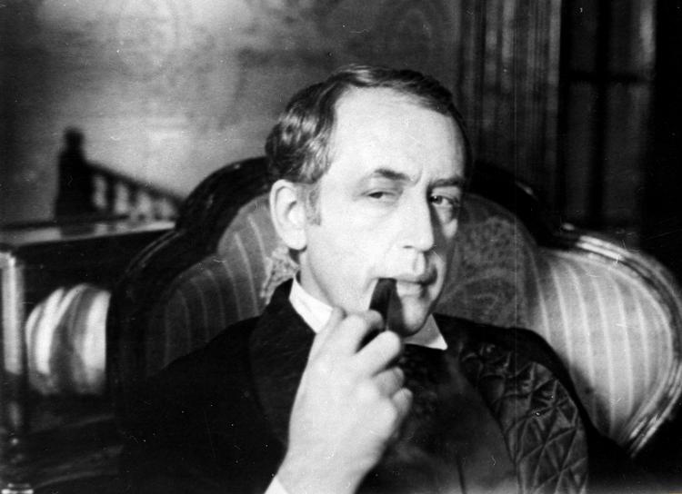 Сегодня легендарный российский "Шерлок Холмс" празднует день рождения
