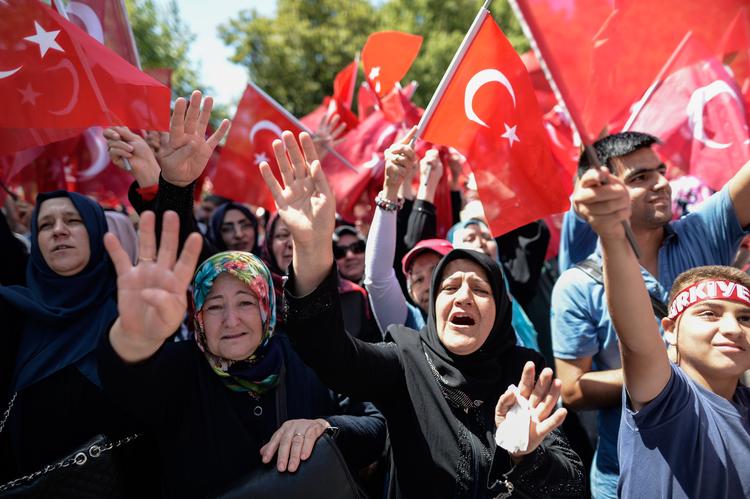 Все турецкие военные судьи и прокуроры освобождены от должностей