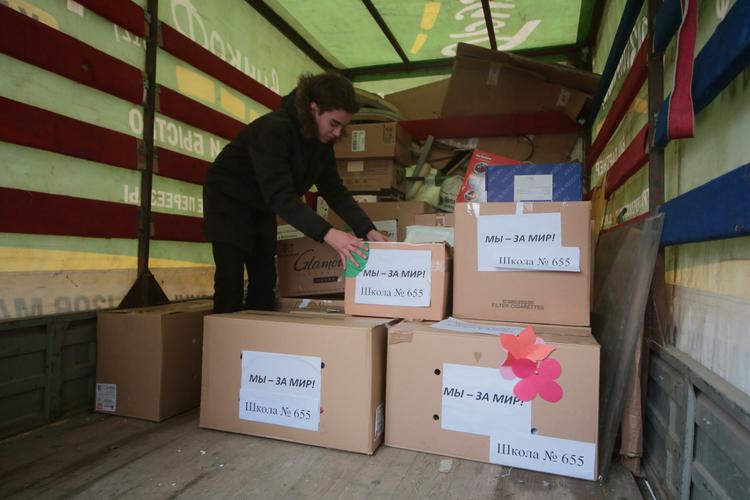 В Донецк прибыла колонна МЧС России с гуманитарными грузами