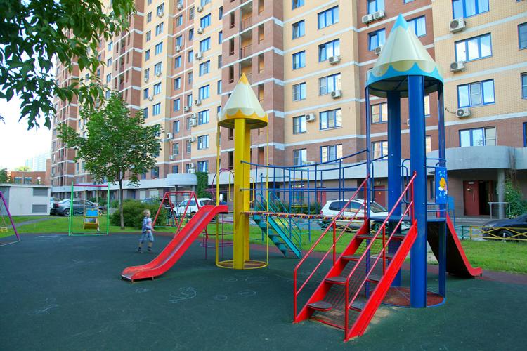 Пенсионер похитил маленькую девочку с детской площадки в Москве