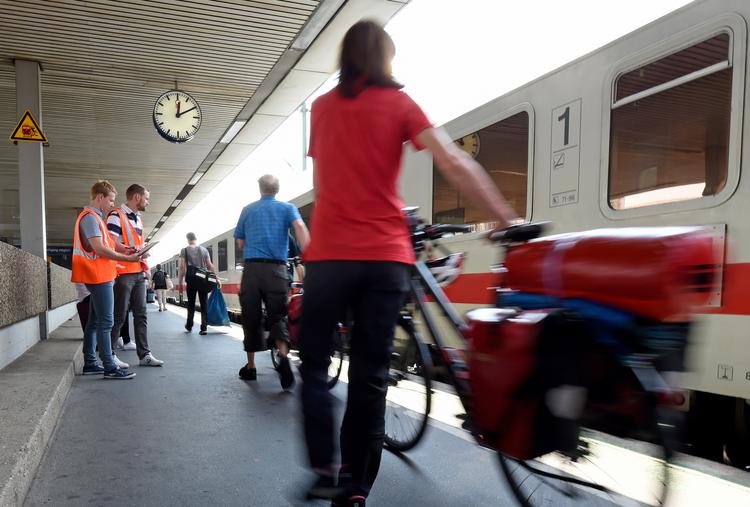 В Польше при экстренном торможении поезда пострадали 18 человек