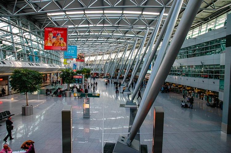 Женщина, солгавшая о бомбе в аэропорту Женевы, хотела предотвратить отъезд мужа