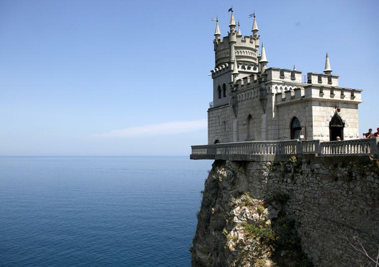 Ростуризм рекомендует туристам не менять планы и приезжать в Крым