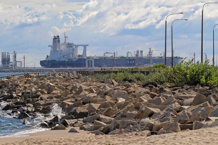 В Малайзии угнали нефтяной танкер