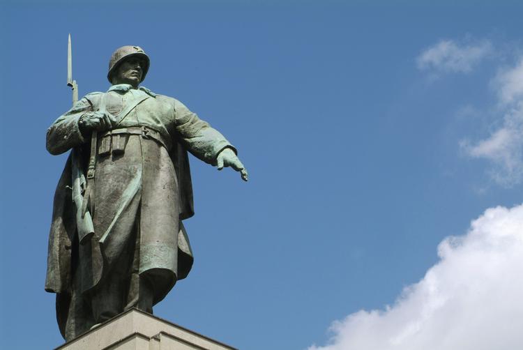 В Польше придумали, как бороться с акциями по защите советских памятников