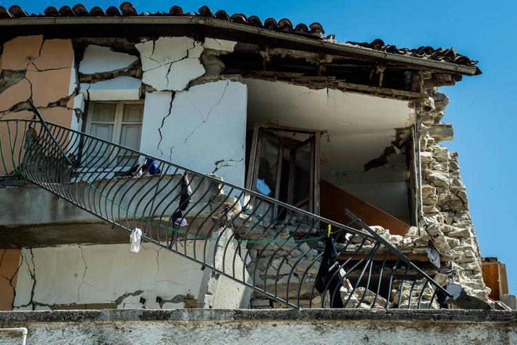 Количество погибших в ходе землетрясения в Италии неумолимо растет