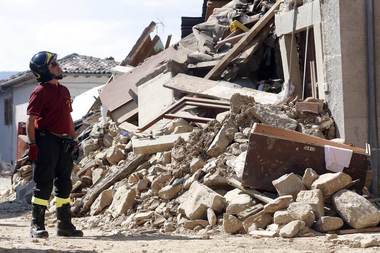 Тела еще двух погибших при землетрясении извлечены из-под завалов в Италии