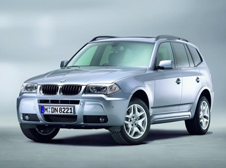 Угнать за 120 секунд: из автосалона в Петербурге увели четыре BMW