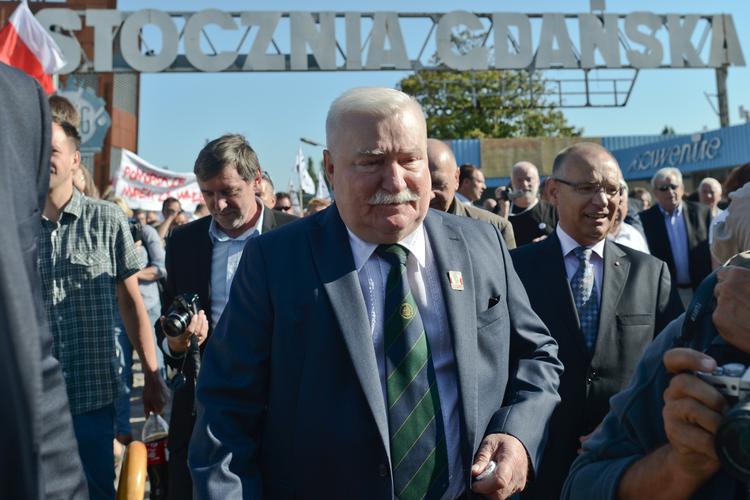 Лех Валенса пообещал отдать президента Польши под международный суд