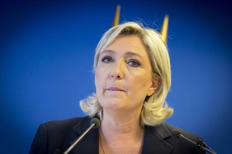 Ле Пен обещает провести референдум о выходе Франции из ЕС