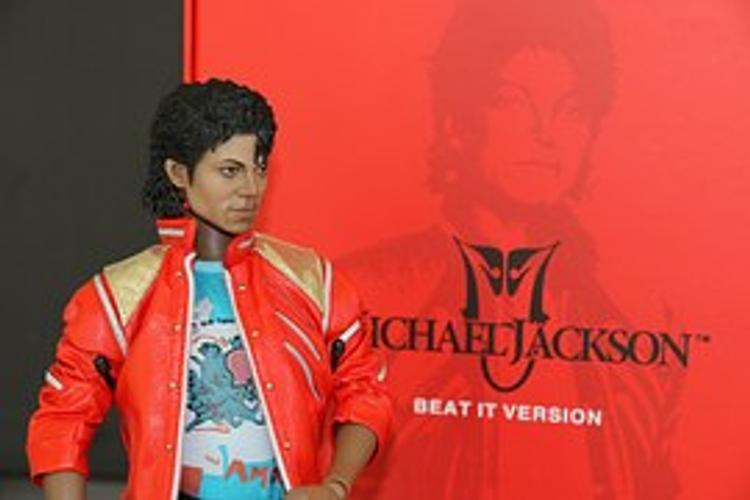 Майкл Джексон жив, судя по фотографиям дочери (ФОТО)