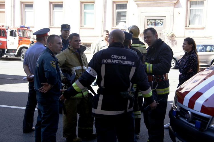 Опубликовано видео с места обрушения здания на востоке Москвы