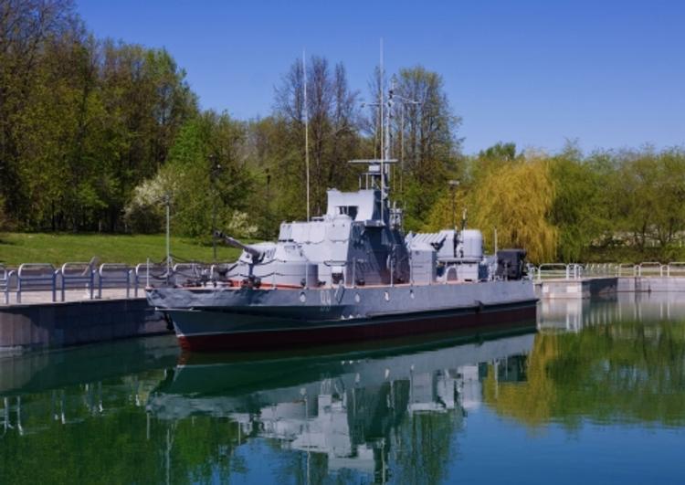 Как украинские корабли прогоняли российский сторожевик (ВИДЕО)