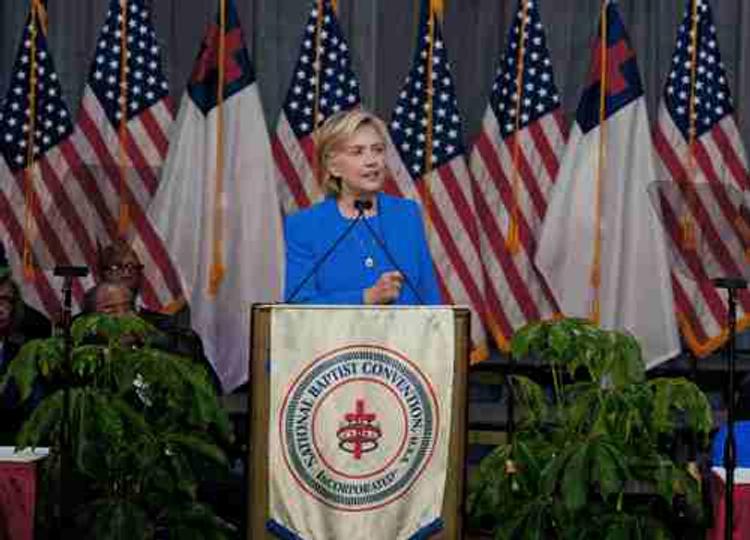 Клинтон упала в обморок на церемонии памяти жертв 9/11
