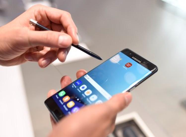 Австрийский авиаперевозчик приравнял смартфон Samsung Galaxy Note 7 к оружию