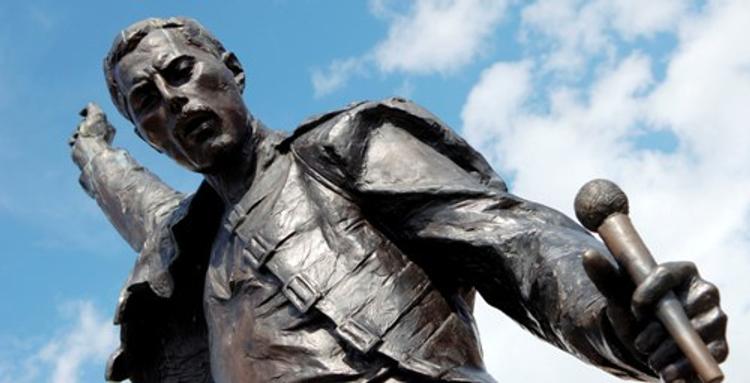 Почему англичане не нашли приличного места для памятника Фредди Меркьюри?