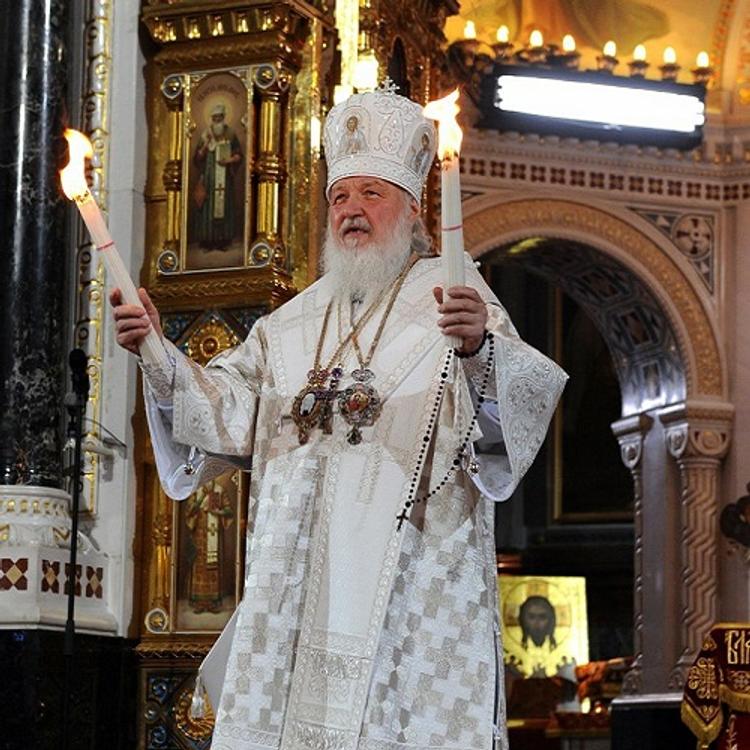 Патриарх Кирилл призвал игуменов заменить дорогие жезлы на скромные посохи