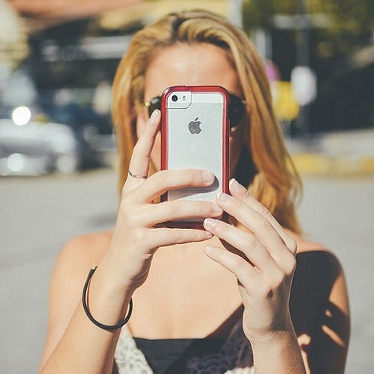 Пользователи поверили блогеру, который посоветовал просверлить разъем для наушников в iPhone 7