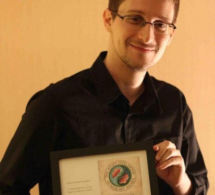 Эдвард Сноуден получил гражданскую премию