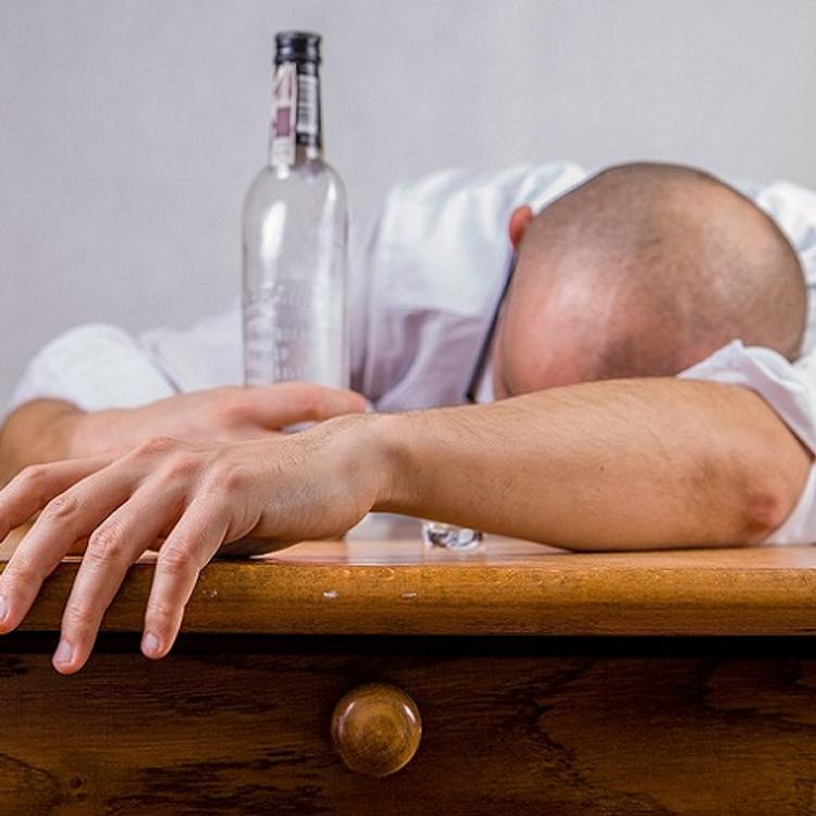 Ученые приравняли алкоголь к антидепрессантам