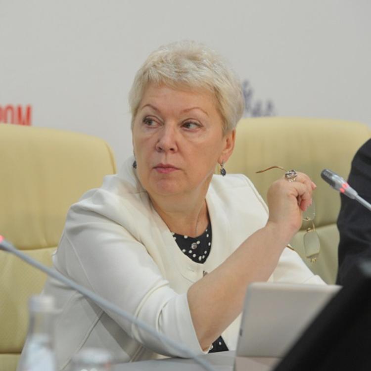 Васильева предложила вернуть в вузы письменные вступительные экзамены