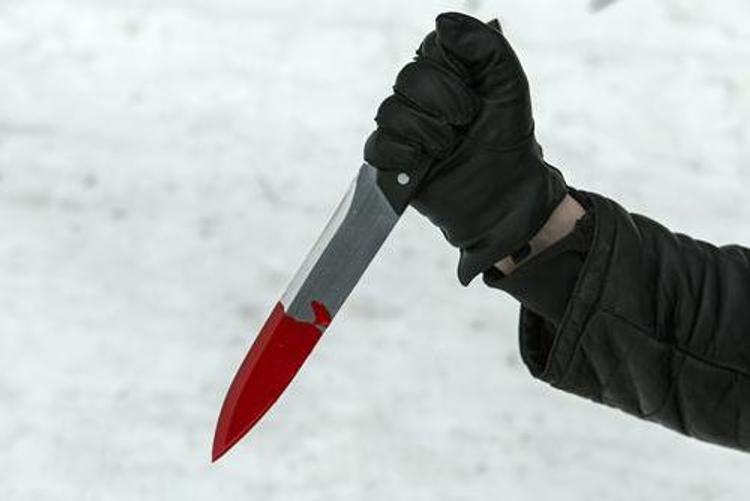 На московском рынке неизвестный напал с ножом на покупателей