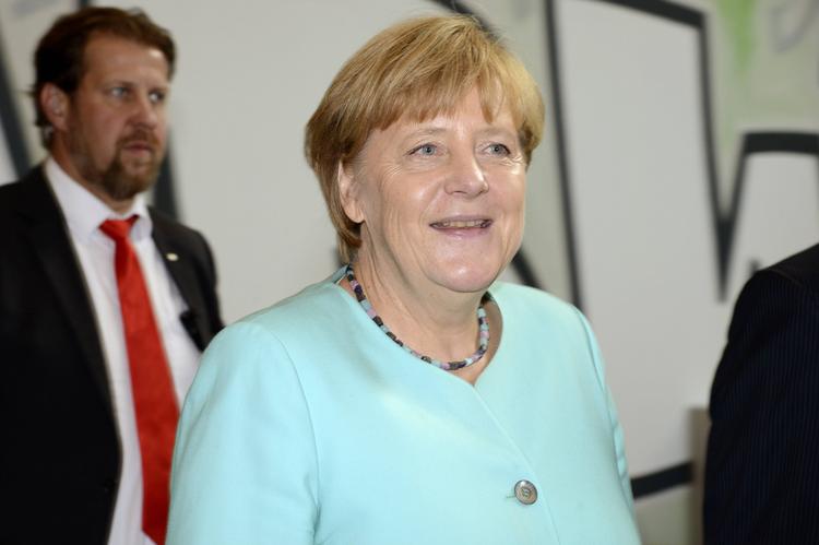 Меркель пригласила коллег по "нормандской четверке" на ужин