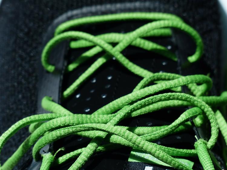 Кроссовки от Nike, которые сами зашнуровываются, продали за 104 тысячи долларов