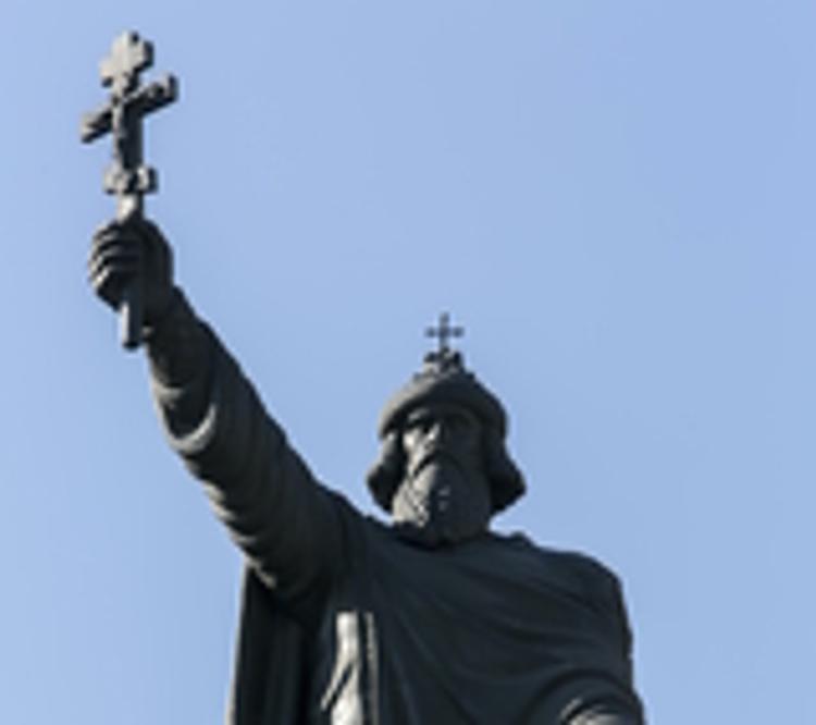 В столице начали монтаж памятника князю Владимиру