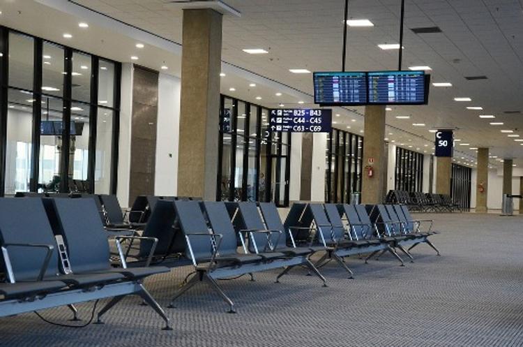 Киевский министр потребовал запретить русский язык в аэропортах Украины