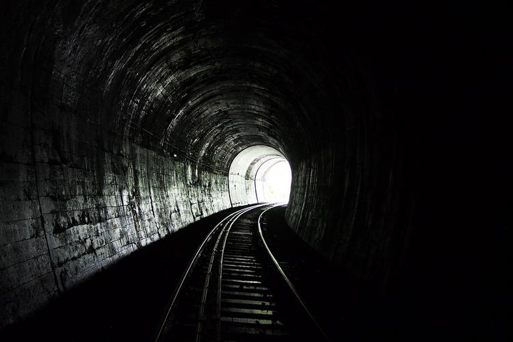 Железнодорожный туннель обрушился в Китае