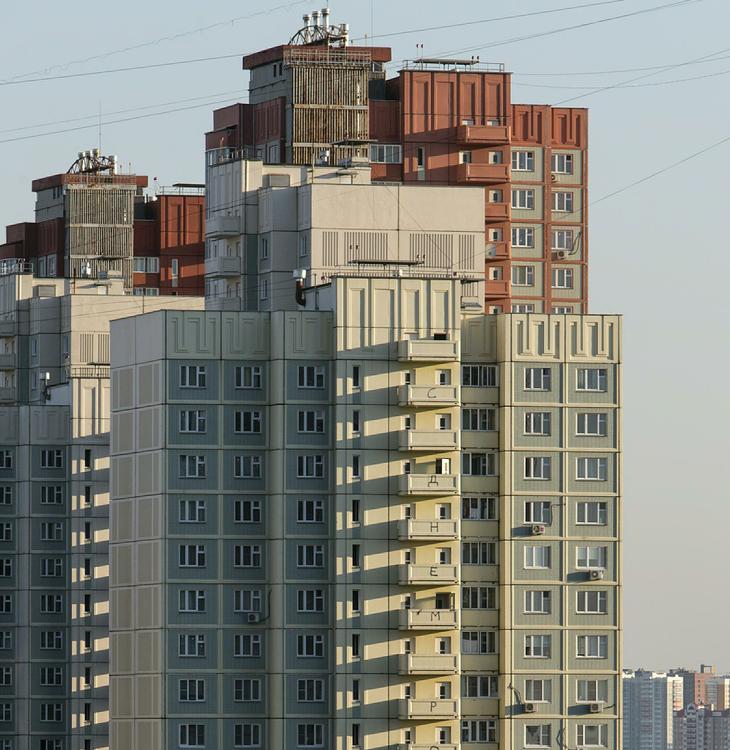 Тверской школьник упал с крыши многоэтажки