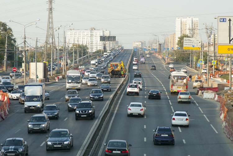 На проспекте Мира трамваи зажали между собой легковой автомобиль