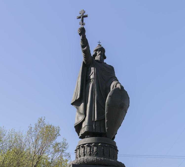 Завтра будет открыт памятник князю Владимиру