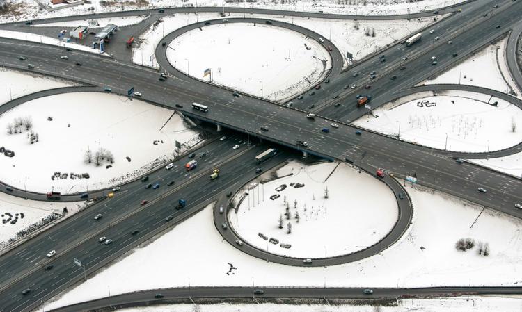 Из-за снегопада движение в область из Москвы затруднено