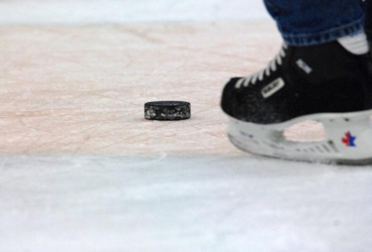 На хоккейном матче в Санкт-Петербурге умер болельщик