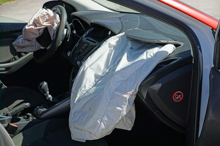 Ученые нашли в подушках безопасности серьезную угрозу здоровью водителя