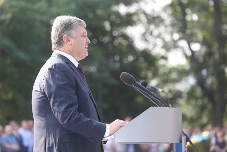 Украинский президент поздравил сограждан с годовщиной освобождения Киева от фашистов