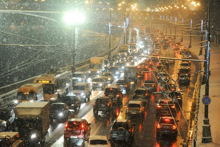 Пробки на дорогах Москвы достигли восьми баллов